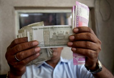 A cashier checks Indian rupee notes inside a room at a fuel station in Ahmedabad, India, 20 September, 2018 (Photo: Reuters/Dave).