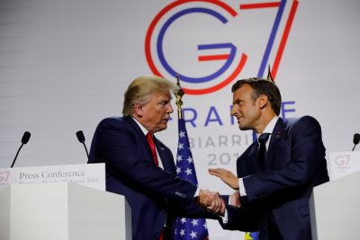 French President Emmanuel Macron shakes hands with US President Donald Trump during a joint press conference at the end of the G7 summit in Biarritz, France, 26 August 2019 (Photo: Reuters/Philippe Wojazer).