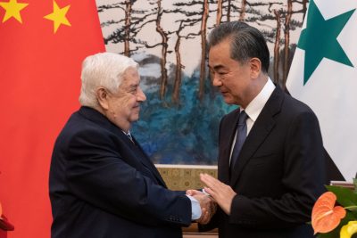 Syrian Foreign Minister Walid Muallem (L) shakes hands of Chinese Foreign Minister Wang Yi (R) after a press conference at Diaoyutai state guesthouse, Beijing, 18 June 2019 (Reuters/Fred Dufour).
