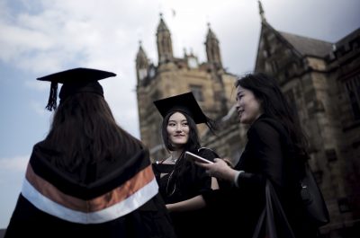 A university student wears her mortar hat following her graduation ceremony from the School of Commerce at the University of Sydney in Australia, 22 April, 2016 (Photo: Reuters/Reed).