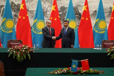 Kazakh President Kassym-Jomart Tokayev shakes hands with Chinese President Xi Jinping at the end of the signing ceremony at the Great Hall of the People, Beijing, China, 11 September 2019 (Andrea Verdelli/ Pool via REUTERS)