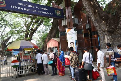 Bangladeshi citizens waiting in line to have their passports checked at the India-Bangladesh border gate, Petrapole, 23 March 2022 (Photo: Reuters/Debajyoti Chakraborty).