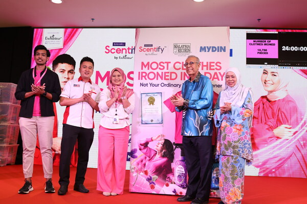 Left - Mr. Syed Ashiq Bin Syed Ansari (Scentify), Mr. Aaron Bong Keng Jin (The Malaysia Book of Records), Ms. Rozaina binti Mahmod (Scentify), Dato