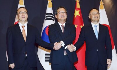 Japanese Senior Deputy Foreign Minister Takehiro Funakoshi, South Korean Deputy Foreign Minister Chung Byung Won and Chinese Assistant Foreign Minister Nong Rong pose for photos prior to a high-level meeting in Seoul on 26 September 2023. (Photo: Reuters)